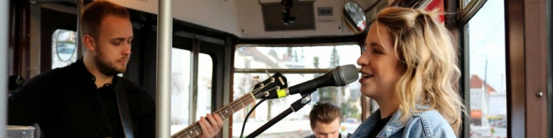 Lenna drehen Live-Session in Museumsbahn