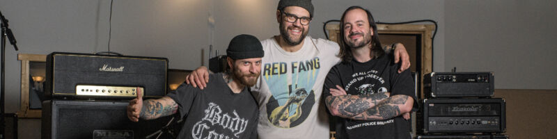 Musik-Ticker: Cancer Bats, Saveus, Red Hot Chili Peppers