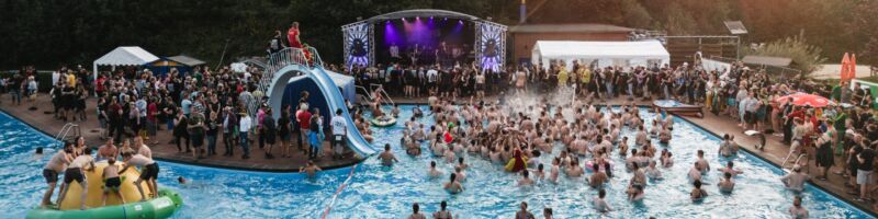 Donots spielen Rock am Beckenrand