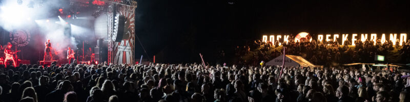 Mit Badezeug in den Festival-Pit