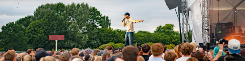 Mark Forster auf der Galopprennbahn in Bremen